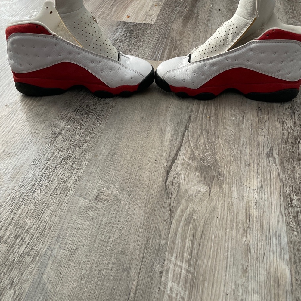 Jordan 13 cherry Size 9